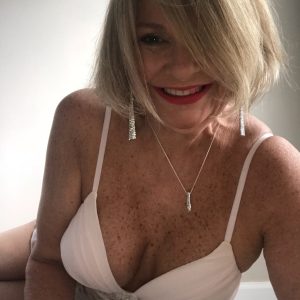 Naturiste et en quête d’un mec fun Inès - rencontre-MILF-Dunkerque