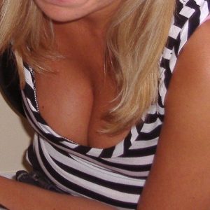 Pas de gamers: parfois un mec c’est juste une oreille Aline - rencontre-Milf-Cannes